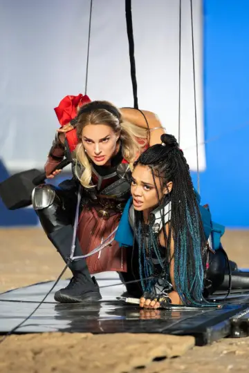 Постер до фільму "Marvel Studios Assembled: The Making of Thor: Love and Thunder" #1650094
