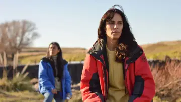 Задник до фильму"Amigas en un camino de campo" #359674