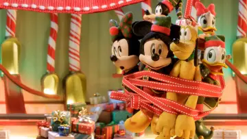 Задник до фільму "Mickey Saves Christmas" #1875912