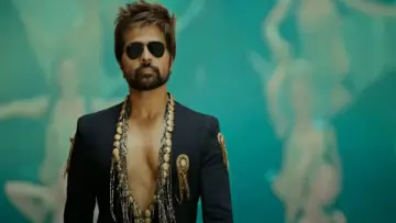 Задник до фильму"Badass Ravi Kumar" #885415