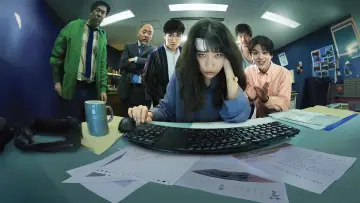 Задник до фильму"MONDAYS／このタイムループ、上司に気づかせないと終わらない" #1085543