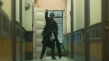 Задник до фильму"Одна битва за іншою" #510270