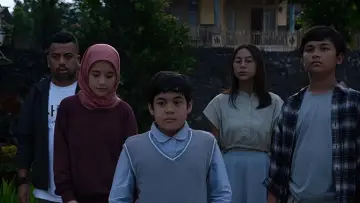 Задник до фильму"Petualangan Anak Penangkap Hantu" #198684
