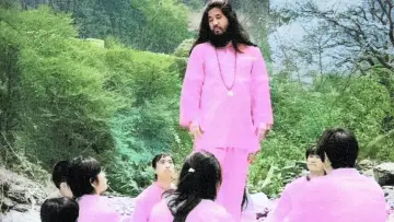 Задник до фильму"AUM: The Cult at the End of the World" #725334