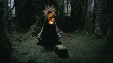 Задник до фильму"In My Mother