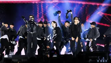 Задник до фильму"방탄소년단: 옛 투 컴 인 시네마" #407938