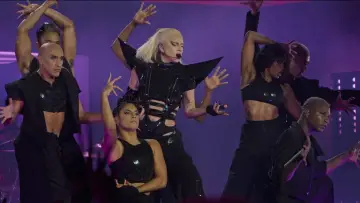 Задник до фильму"Gaga Chromatica Ball" #487022