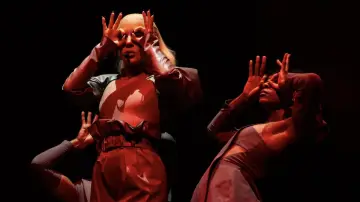 Задник до фильму"Gaga Chromatica Ball" #730523