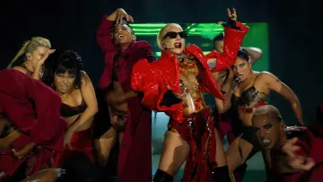 Задник до фильму"Gaga Chromatica Ball" #730533