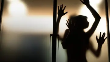 Задник до фильму"언더 유어 베드" #1007191