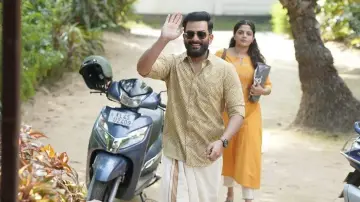 Задник до фильму"ഗുരുവായൂരമ്പല നടയിൽ" #479571