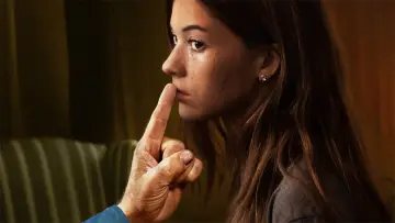 Задник до фильму"The Girl Who Escaped: The Kara Robinson Story" #893177
