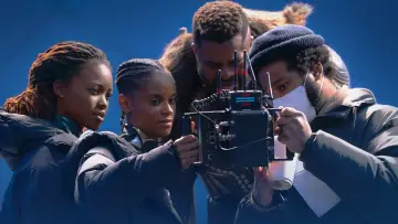 Задник до фильму"Marvel Studios Assembled: The Making of Black Panther: Wakanda Forever" #397847