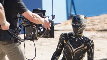 Задник до фильму"Marvel Studios Assembled: The Making of Black Panther: Wakanda Forever" #397848