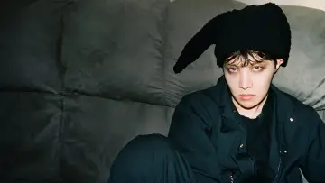 Задник до фильму"j-hope IN THE BOX" #919315