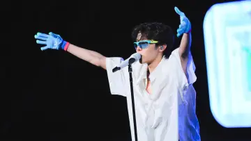 Задник до фильму"j-hope IN THE BOX" #919316
