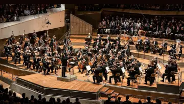 Задник до фильму"Concert de la Saint-Sylvestre des Berliner Philharmoniker Avec Kirill Petrenko et Benjamin Bernheim" #547765