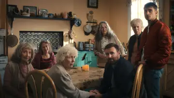 Задник до фильму"Four Mothers" #694078