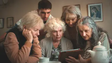 Задник до фильму"Four Mothers" #694079