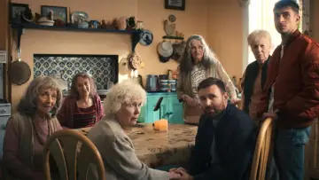 Задник до фильму"Four Mothers" #694089