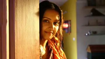 Задник до фильму"சாந்தி அப்புறம் நித்யா" #637168