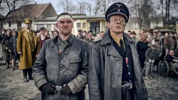 Задник до фільму "Кров і золото" #272030
