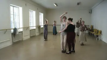 Задник до фильму"Сидів голуб на гілці, міркуючи про буття" #506417