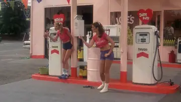 Задник до фильму"Gas Pump Girls" #930478