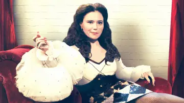 Задник до фільму "Alex Borstein: Corsets & Clown Suits" #1522168