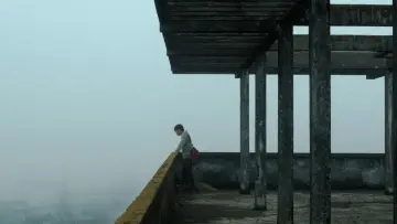 Задник до фильму"Bên Trong Vỏ Kén Vàng" #196648