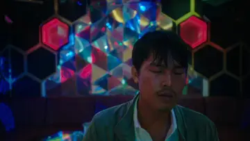 Задник до фильму"Bên Trong Vỏ Kén Vàng" #196651