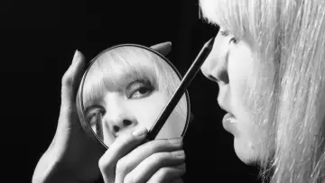 Задник до фильму"Catching Fire: The Story of Anita Pallenberg" #448681