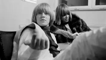 Задник до фильму"Catching Fire: The Story of Anita Pallenberg" #458299
