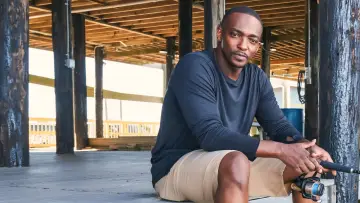Задник до фильму"Shark Beach with Anthony Mackie" #876519