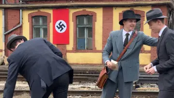 Задник до фильму"Escape from Germany" #639935