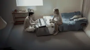 Задник до фільму "여행자의 필요" #757824