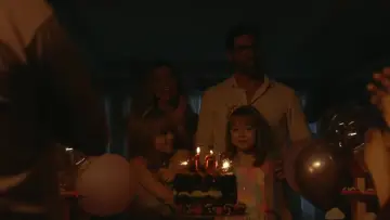 Задник до фільму "Uma Família Feliz" #1092819