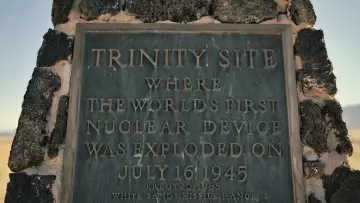 Задник до фильму"To End All War: Oppenheimer & the Atomic Bomb" #347047
