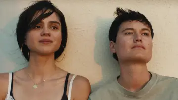 Задник до фильму"In the Summers" #196091