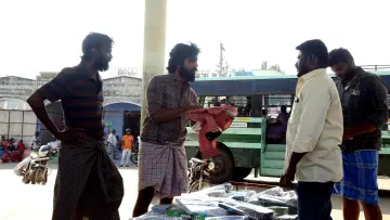 Задник до фильму"கள்வன்" #1073981