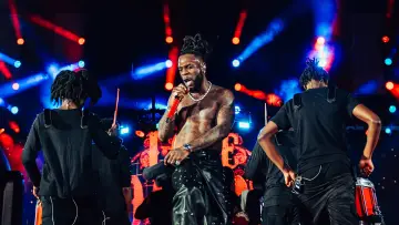 Задник до фильму"Apple Music Live: Burna Boy" #458348