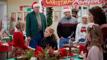 Задник до фильму"Haul Out the Holly: Lit Up" #1169859