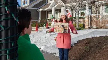Задник до фильму"Haul Out the Holly: Lit Up" #1169860