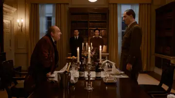 Задник до фильму"La Bataille De Gaulle, film 1 : L