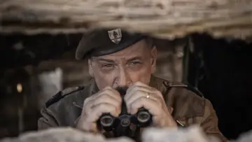 Задник до фильму"La Bataille De Gaulle, film 1 : L