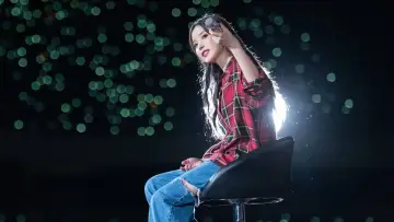 Задник до фільму "아이유 콘서트 : 더 골든 아워" #1030653
