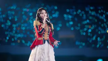 Задник до фільму "아이유 콘서트 : 더 골든 아워" #392559