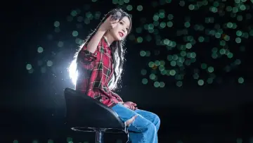 Задник до фільму "아이유 콘서트 : 더 골든 아워" #392561