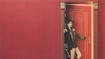 Задник до фільму "아이유 콘서트 : 더 골든 아워" #392567