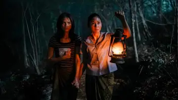 Задник до фильму"Badarawuhi di Desa Penari" #465214